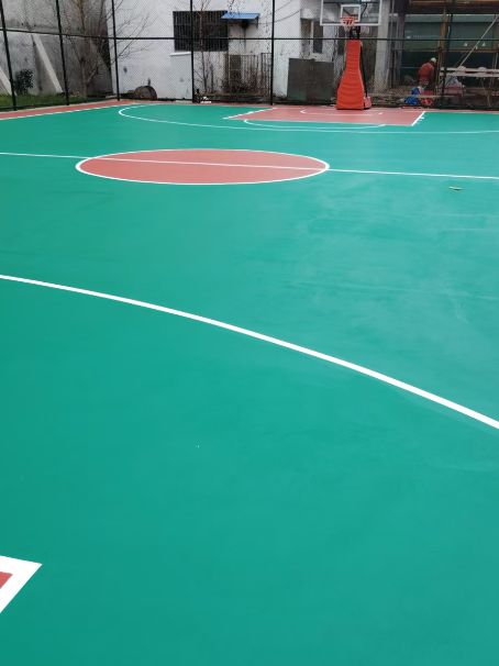 霍林郭勒 球场长期使用易出现地面开裂